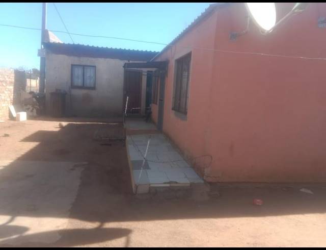 2 BEDROOM HOUSE FOR SALE IN PALM RIDGE EXT 2